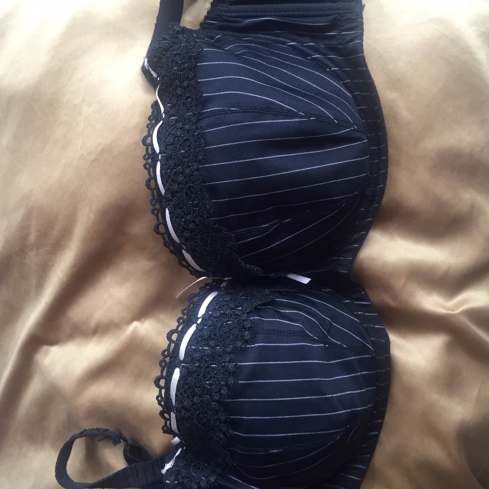 Balconette bra pinstripe black and white